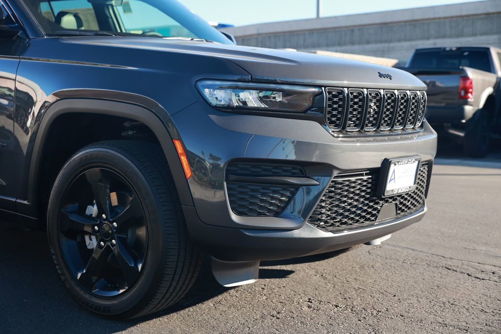 New 2025 Jeep Grand Cherokee Altitude image 7