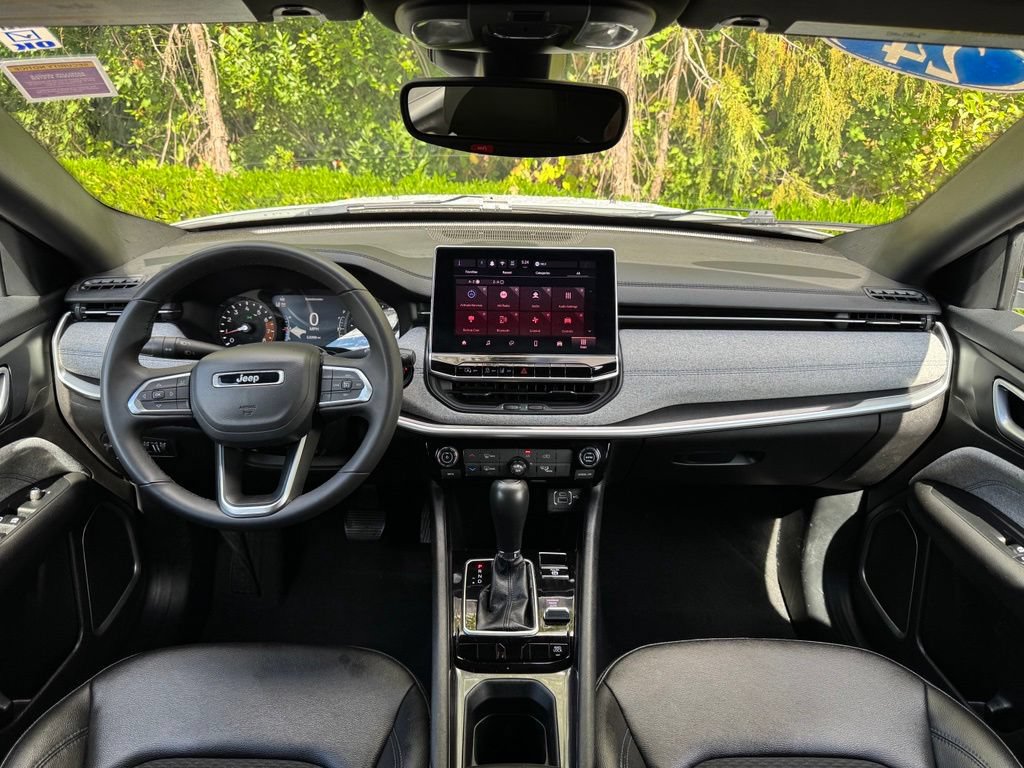 Used 2024 Jeep Compass Latitude AWD/4WD image 5