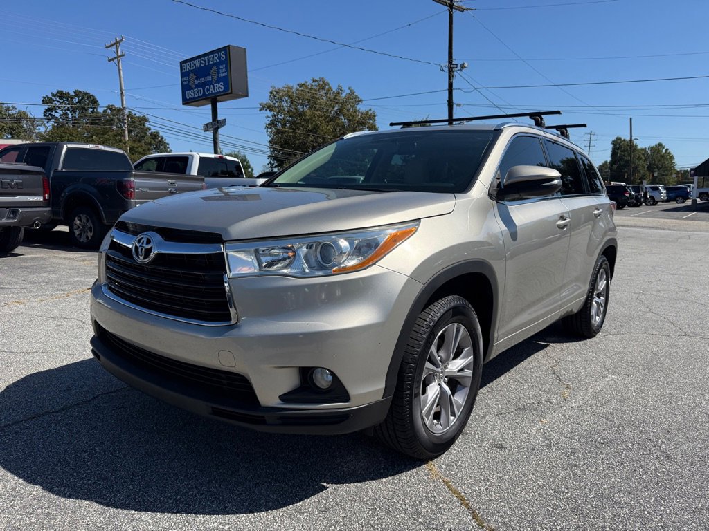 Used 2014 Toyota Highlander XLE image 1