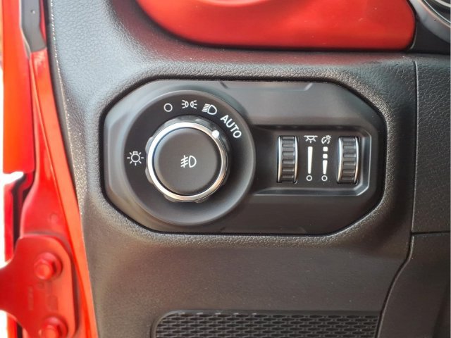 Used 2021 Jeep Wrangler Unlimited Rubicon AWD/4WD image 14