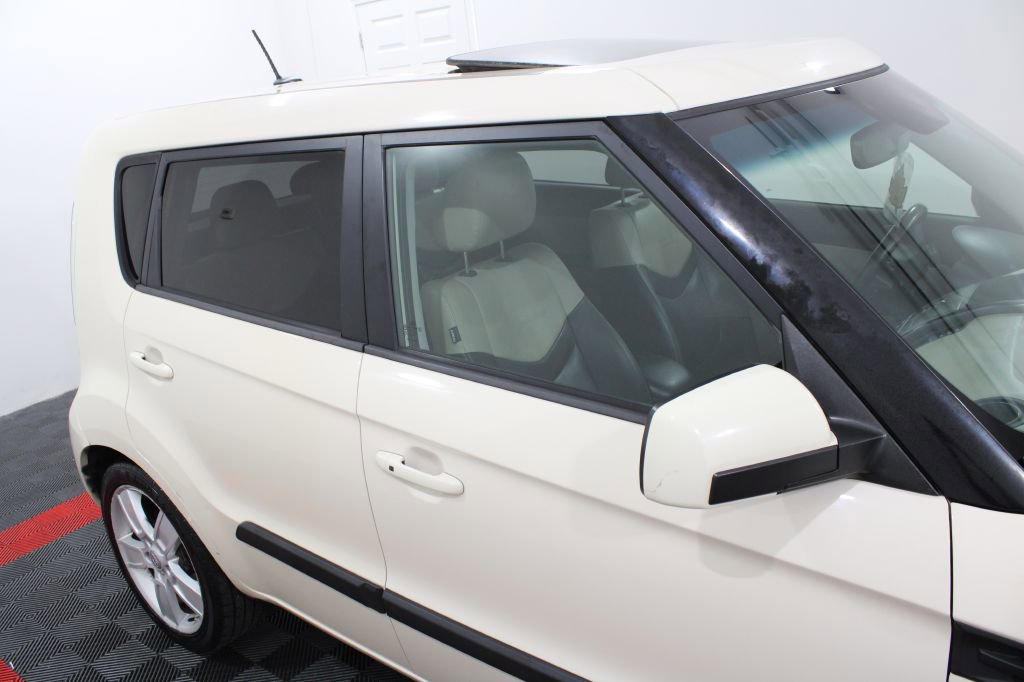 Used 2011 Kia Soul ! FWD image 7