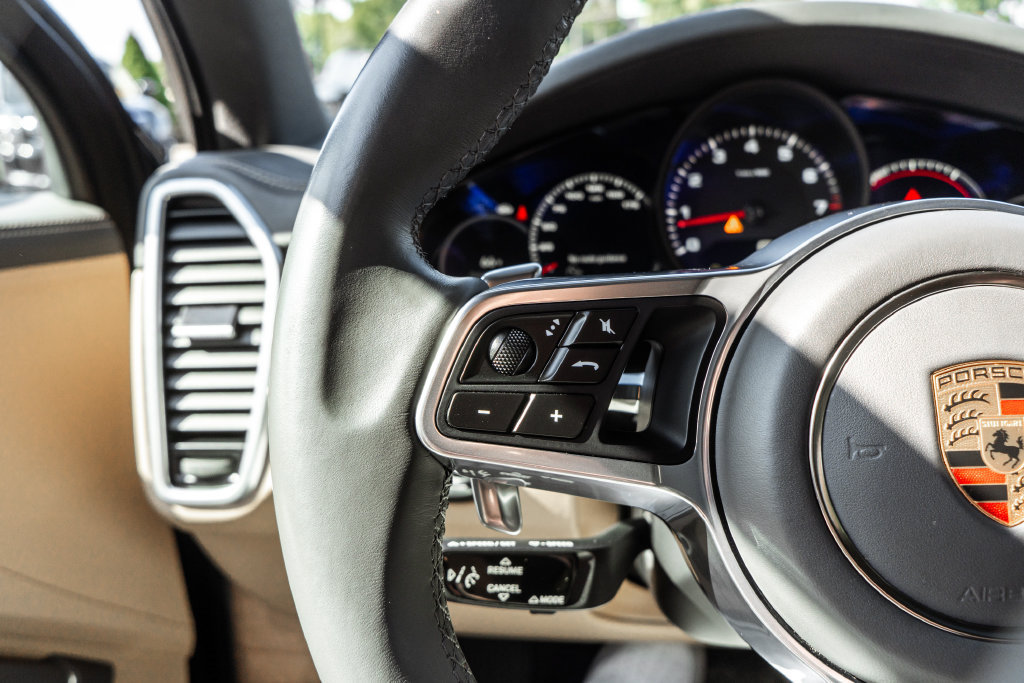 Used 2023 Porsche Cayenne Platinum Edition AWD/4WD image 23