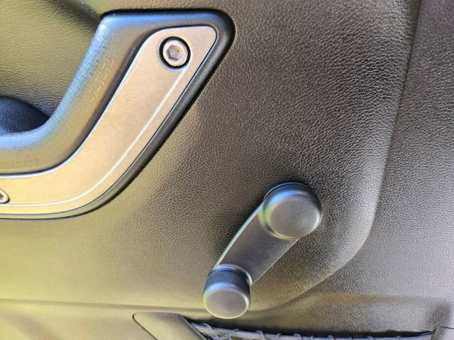 Used 2015 Jeep Wrangler Sport w/ Connectivity Group image 28