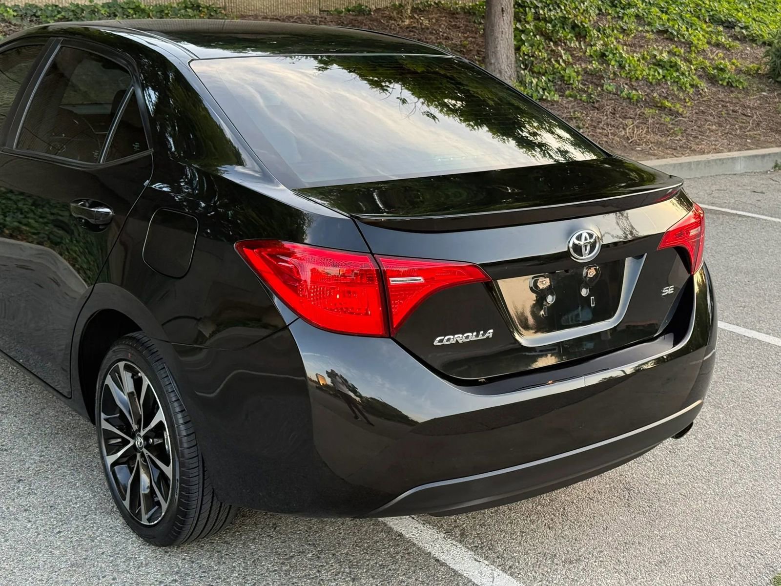 Used 2019 Toyota Corolla SE FWD image 18