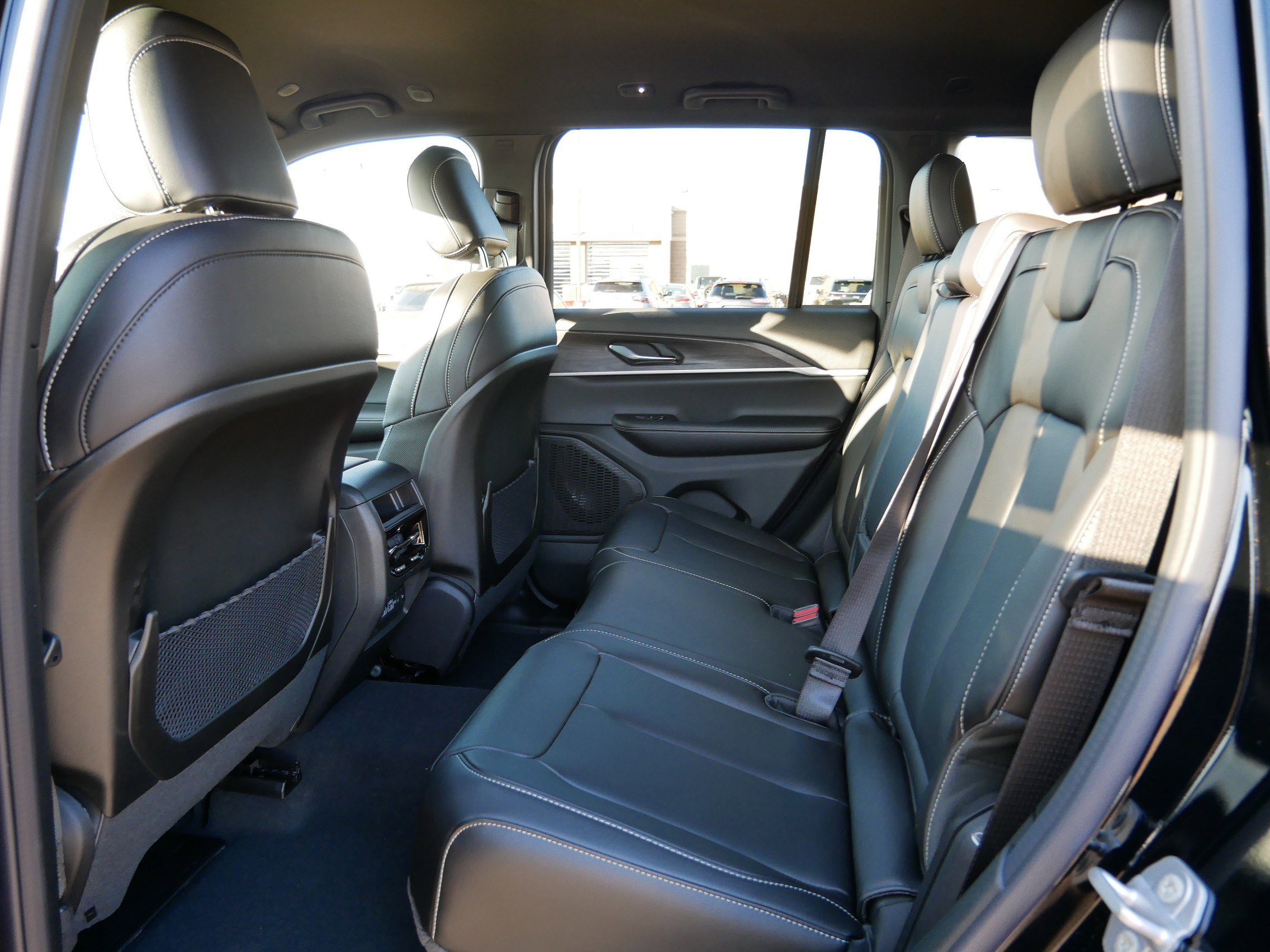 New 2025 Jeep Grand Cherokee Limited w/ Black Appearance Package image 8