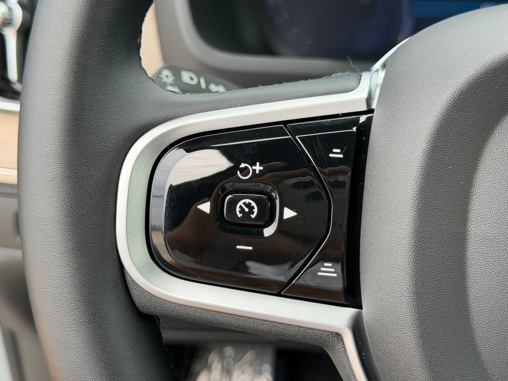 New 2026 Volvo XC90 B6 Plus w/ Protection Package Premier AWD/4WD image 19
