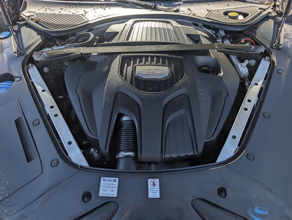 Used 2017 Porsche Panamera 4 w/ Premium Package image 30