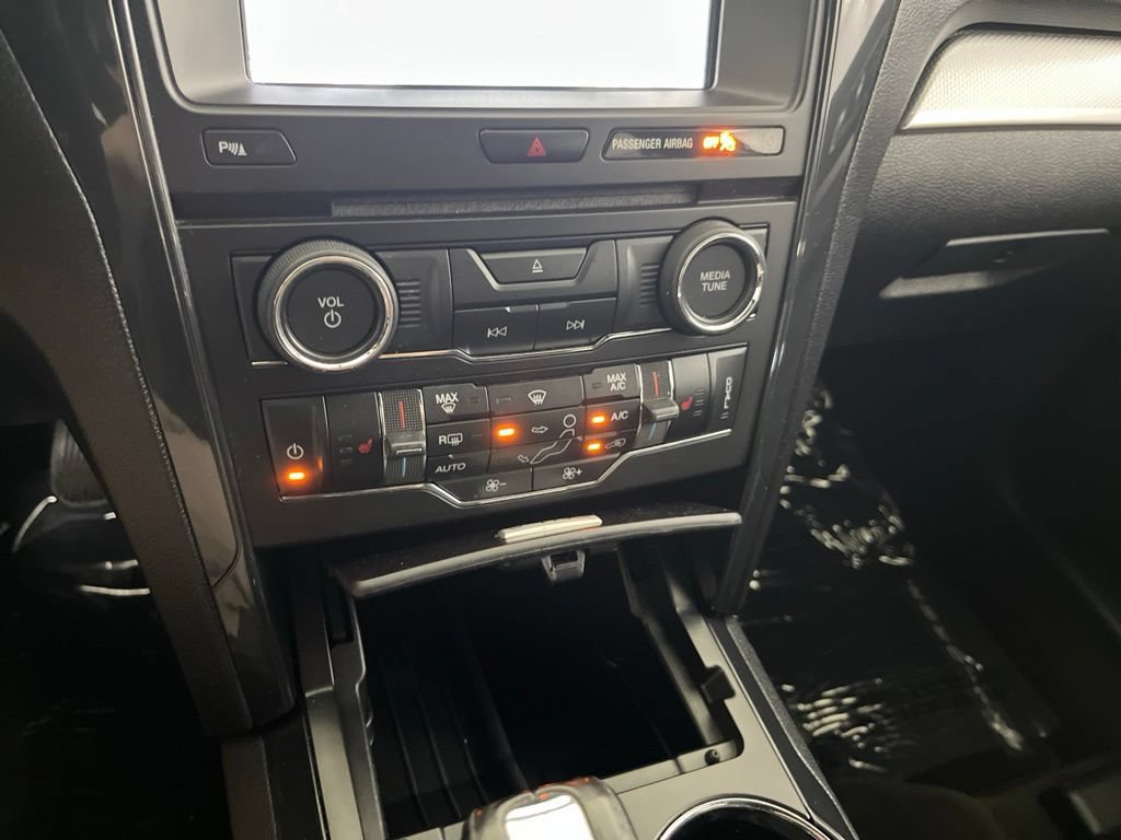 Used 2017 Ford Explorer XLT w/ Equipment Group 202A AWD/4WD image 71