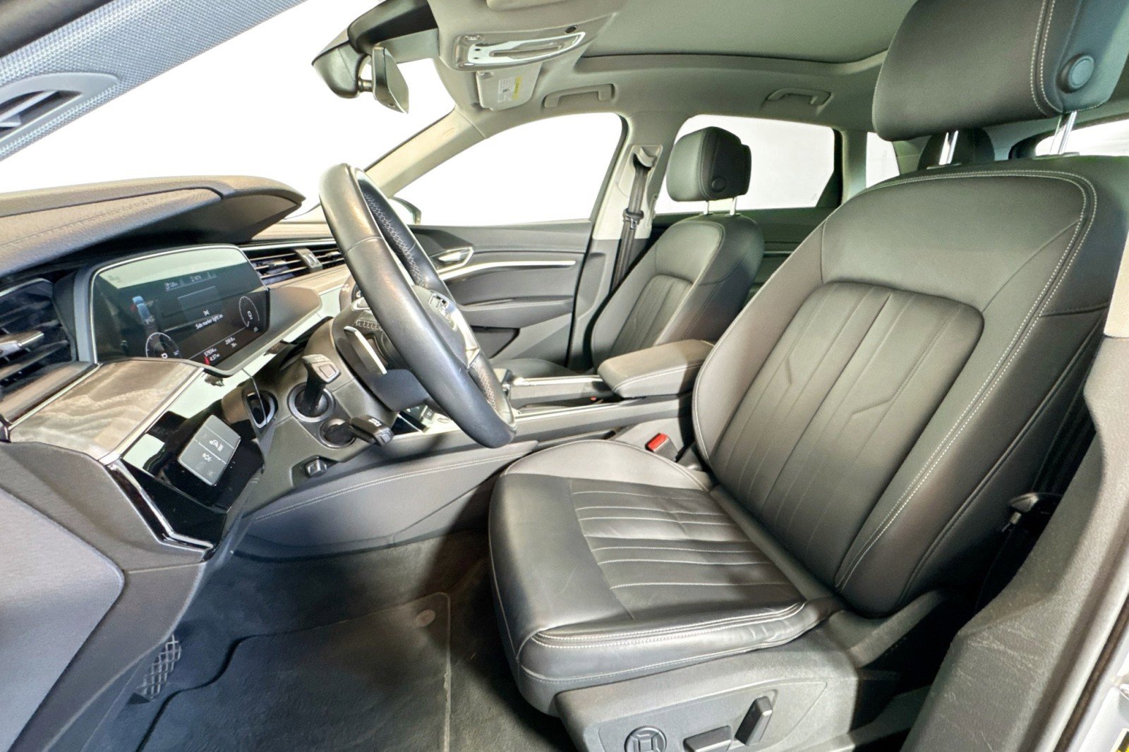 Used 2022 Audi e-tron Premium image 18