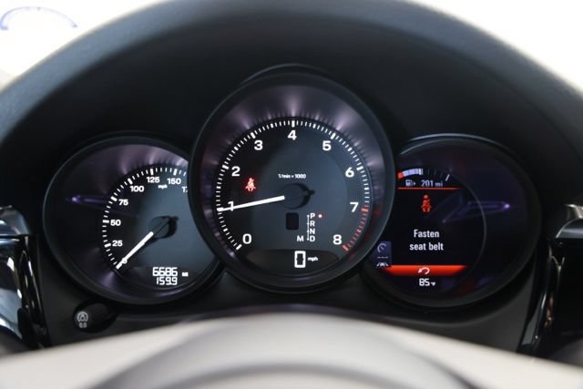 Used 2025 Porsche Macan AWD/4WD image 31