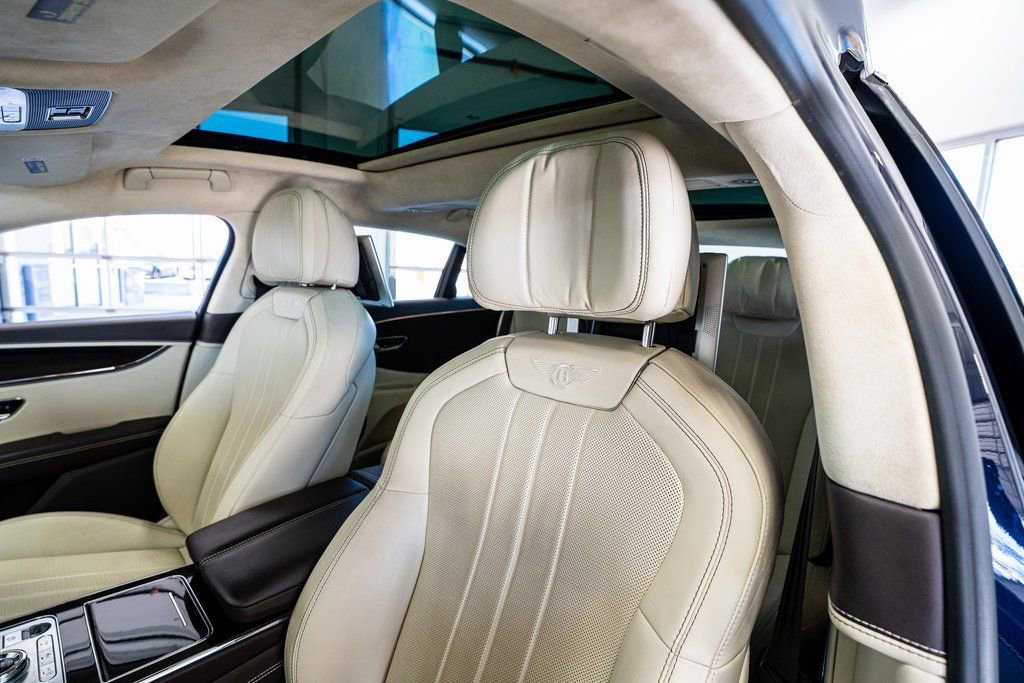 Used 2020 Bentley Flying Spur W12 image 39