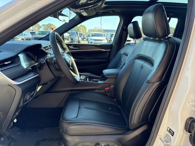 New 2026 Jeep Grand Cherokee Limited w/ Limited Altitude Package AWD/4WD image 8