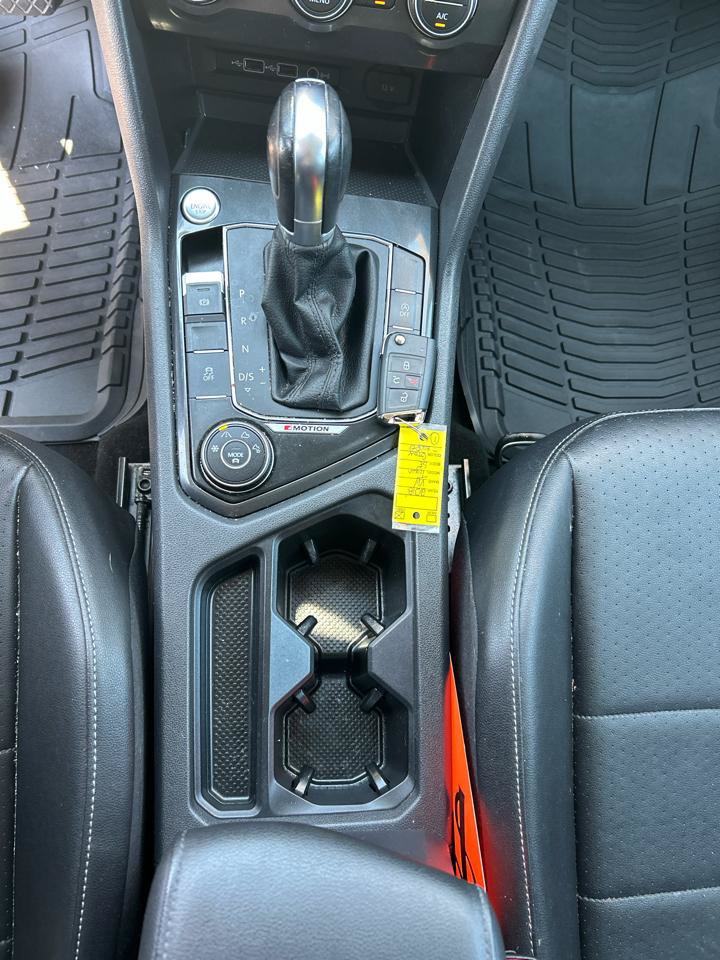 Used 2018 Volkswagen Tiguan SE w/ 3rd Row Seat Package AWD/4WD image 16