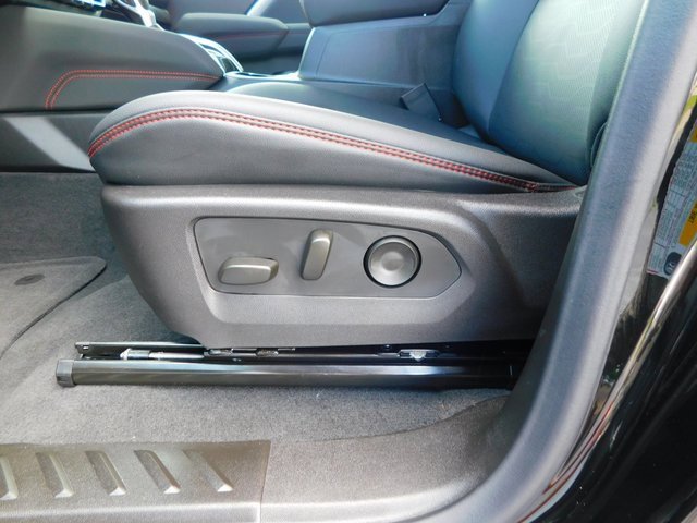 Used 2025 Chevrolet Colorado Z71 w/ Z71 Convenience Package 2 image 17