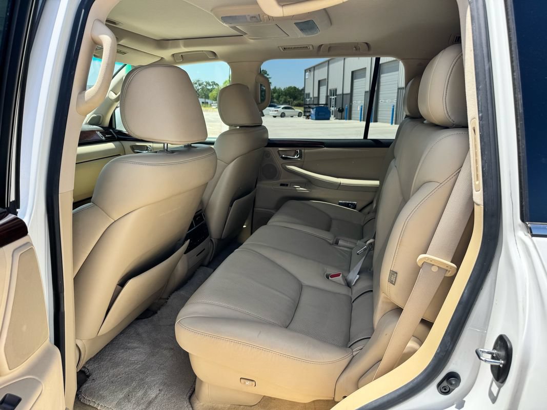 Used 2010 Lexus LX 570 4WD w/ Luxury Pkg image 12