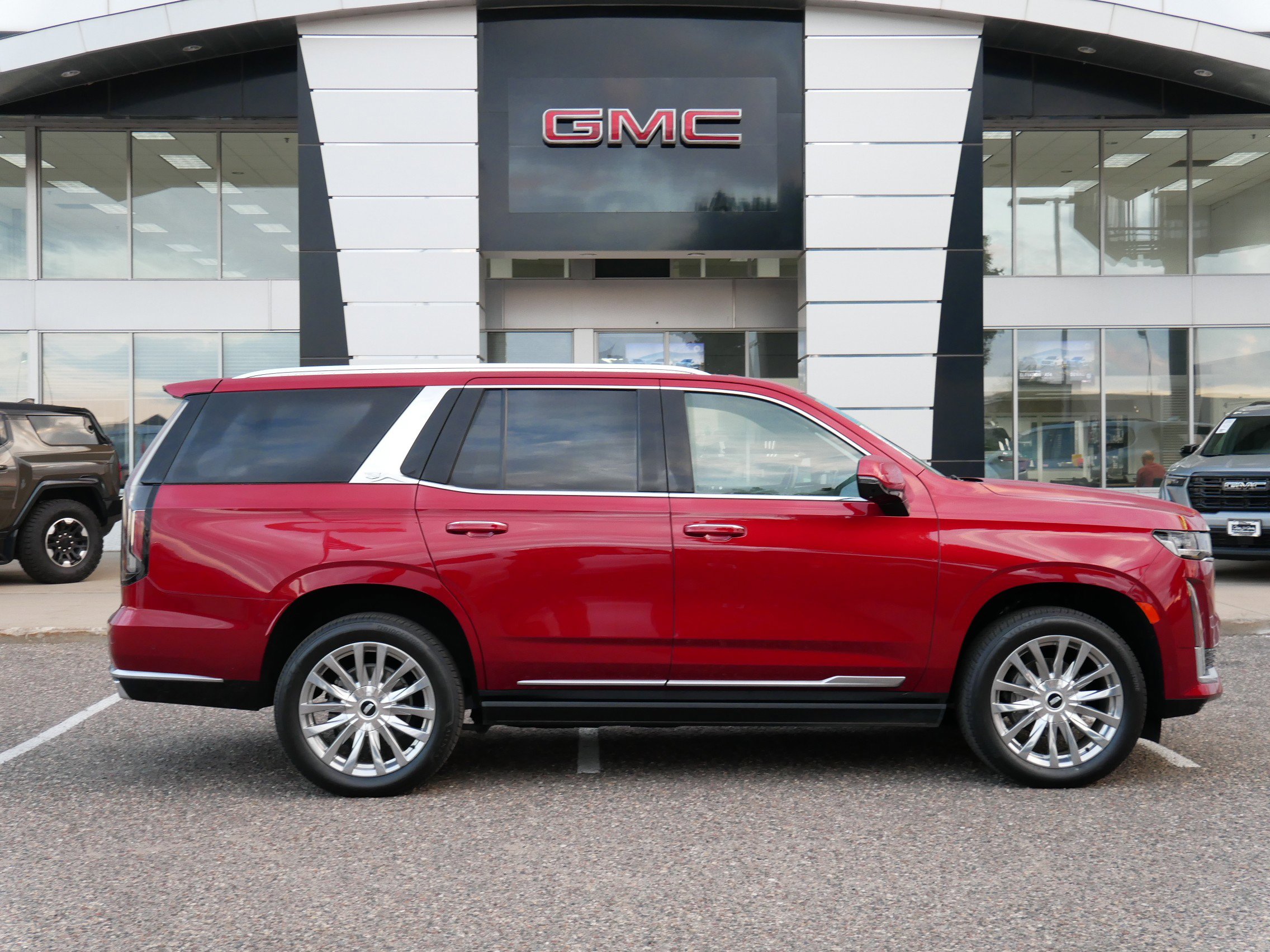 Used 2023 Cadillac Escalade Premium Luxury w/ Performance Package image 2