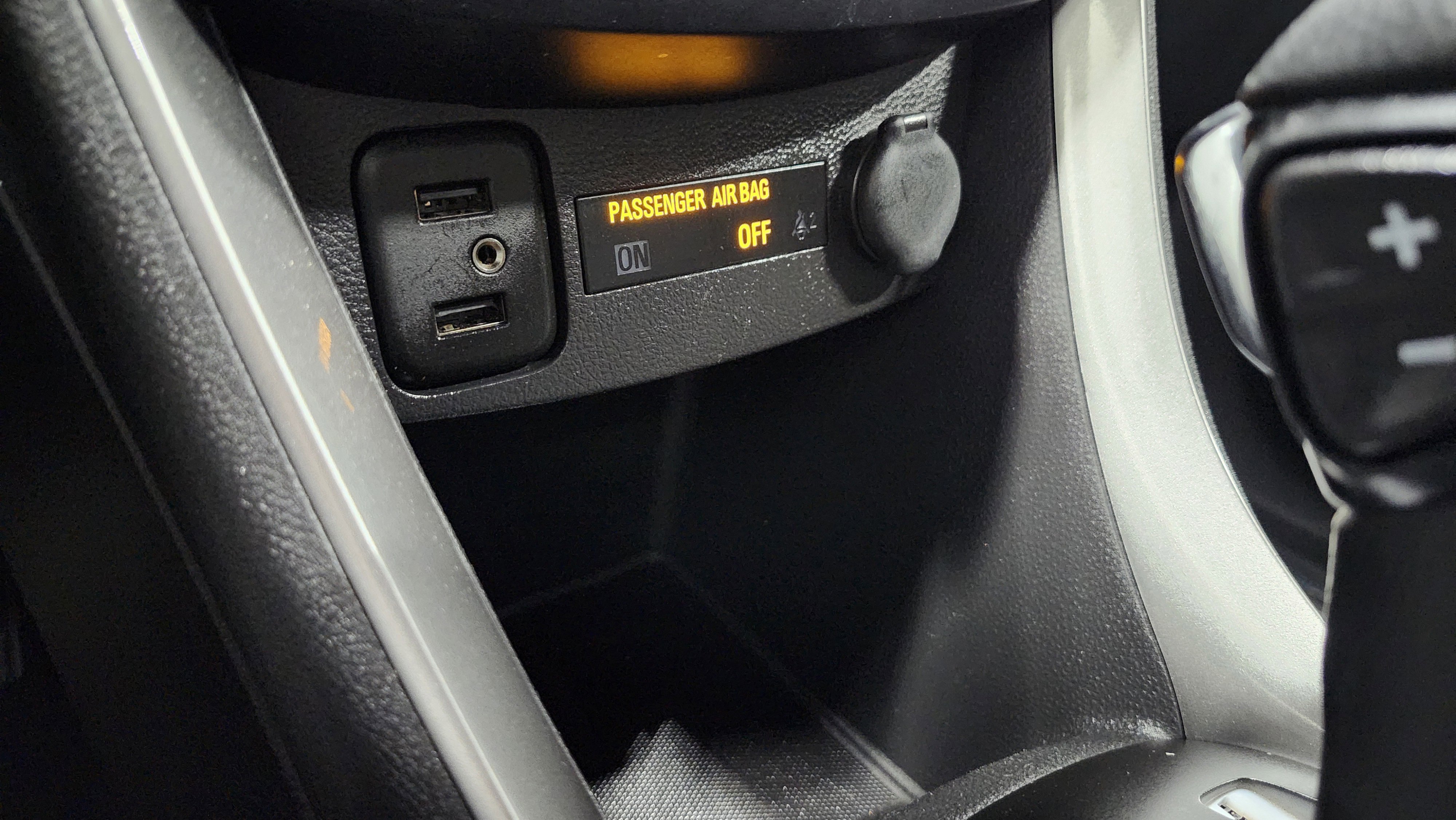 Used 2020 Chevrolet Trax LT w/ LT Convenience Package image 8