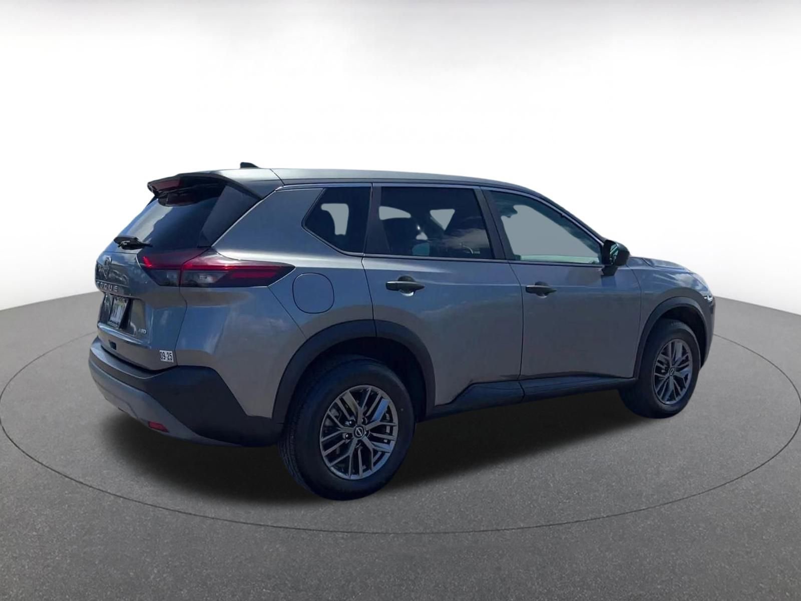 Used 2023 Nissan Rogue S image 14