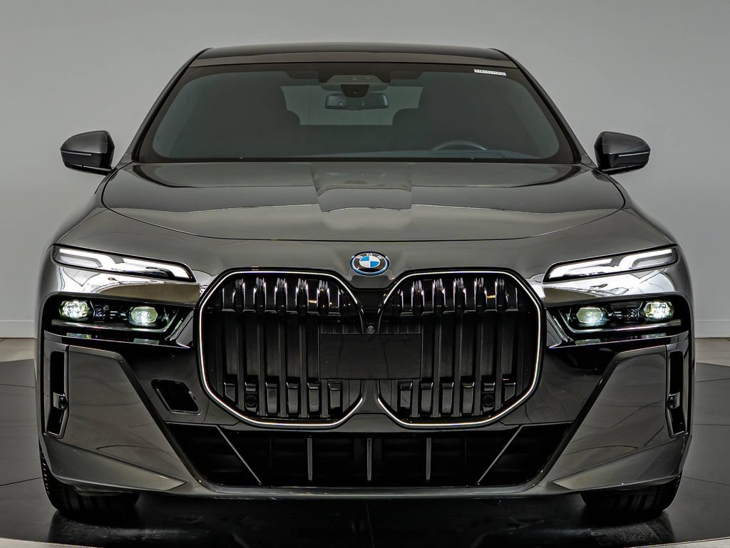 Used 2024 BMW i7 eDrive50 w/ M Sport Package RWD image 2