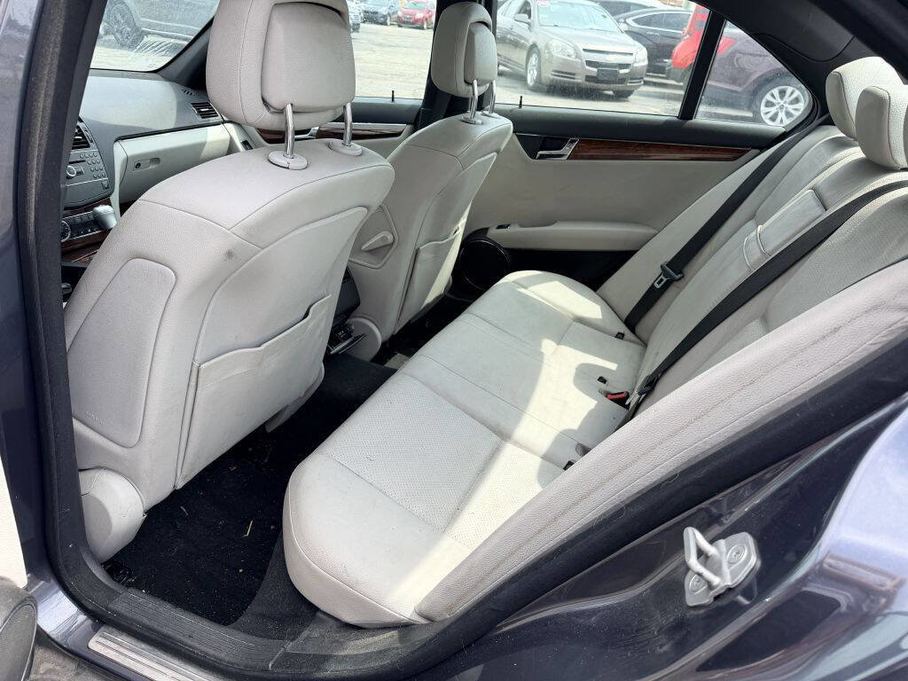 Used 2011 Mercedes-Benz C 300 4MATIC Sedan image 5