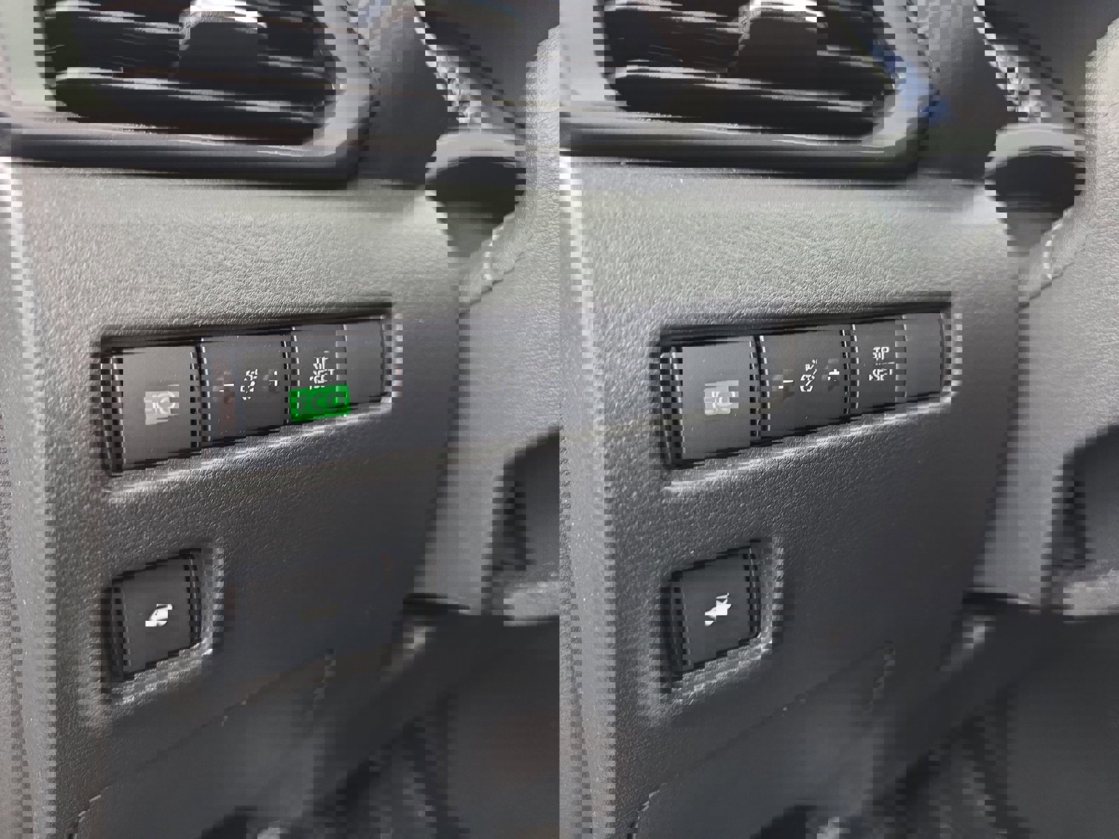 Used 2025 Nissan Sentra S image 30