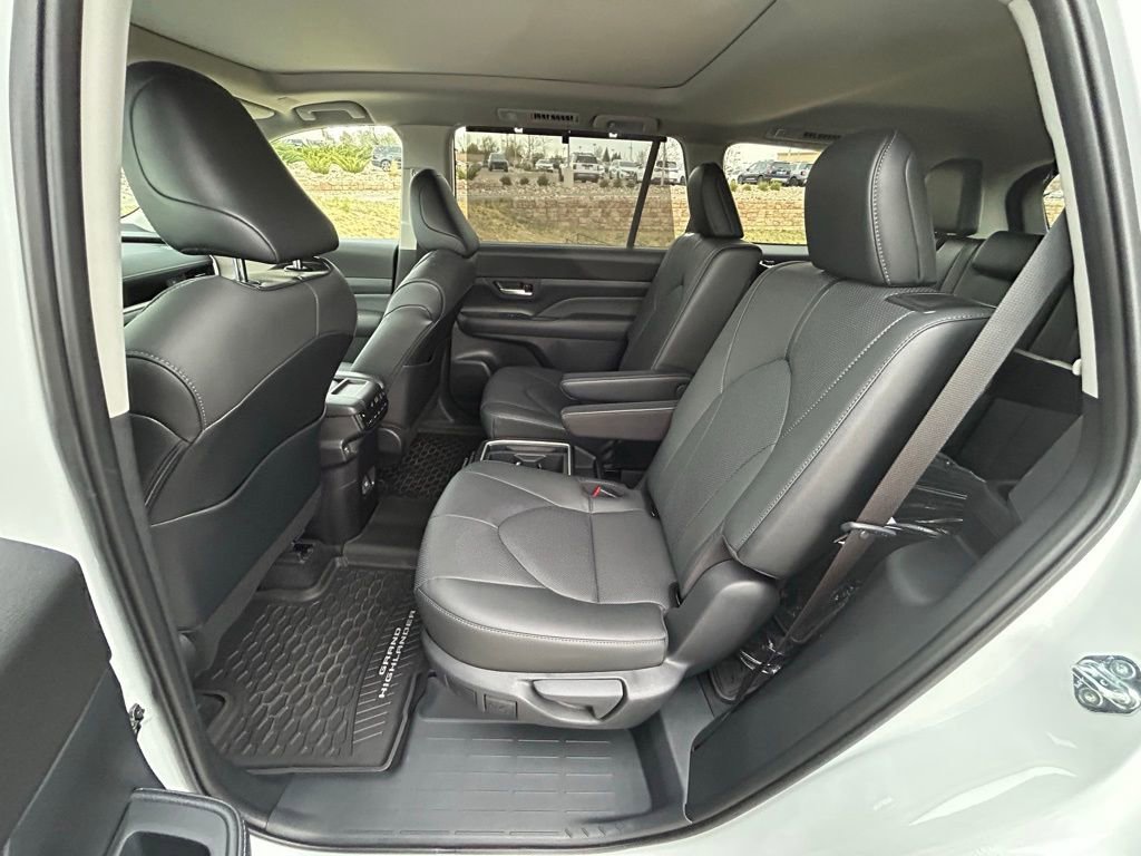 Used 2026 Toyota Grand Highlander Limited AWD/4WD image 23