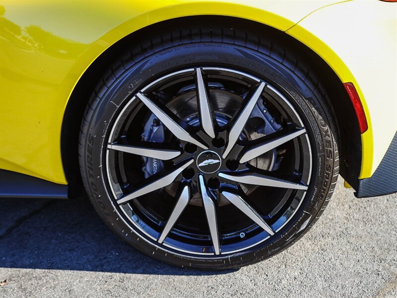 Used 2020 Aston Martin V8 Vantage Coupe RWD image 12
