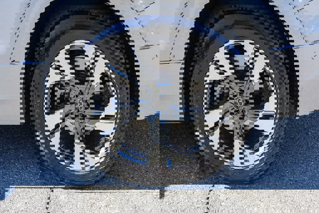 Used 2023 Audi e-tron Premium Plus w/ Premium Plus Package image 10