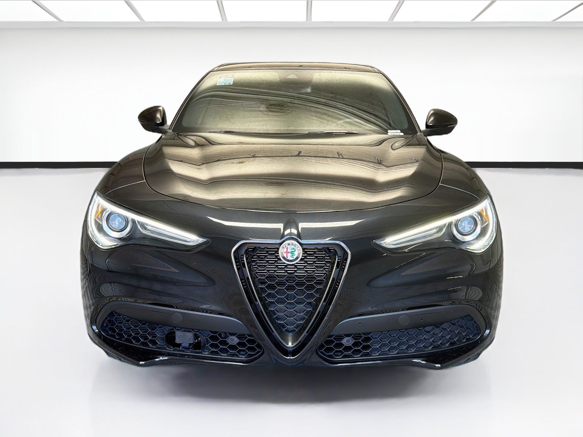 Used 2023 Alfa Romeo Stelvio Sprint RWD image 2