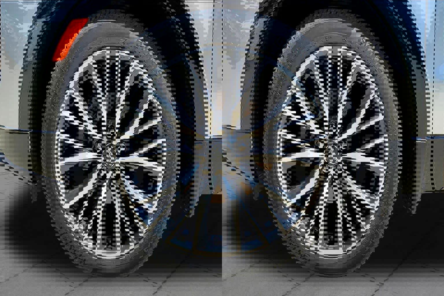 Used 2025 Cadillac XT4 Sport w/ Technology Package image 10