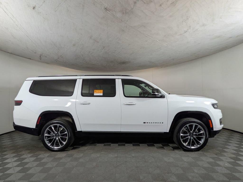Certified 2023 Jeep Wagoneer L Series III w/ Premium Group I AWD/4WD image 7