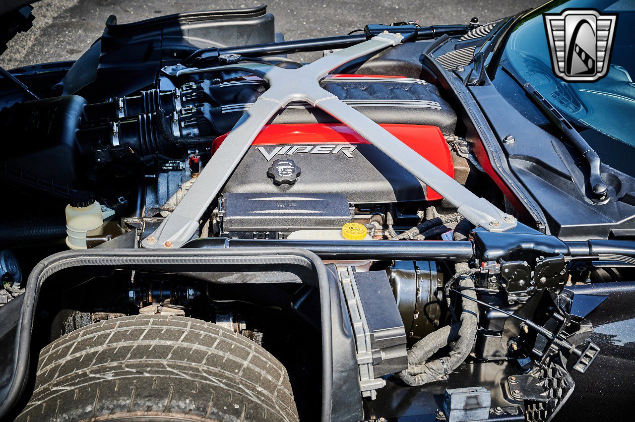 Used 2013 SRT Viper GTS w/ GTS Laguna Interior Pkg image 21