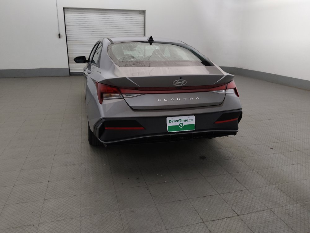 Used 2025 Hyundai Elantra SE w/ Cargo Package FWD image 6