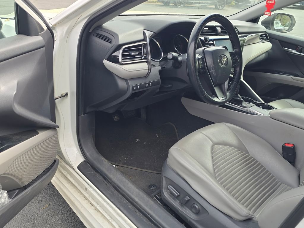 Used 2020 Toyota Camry SE video 2