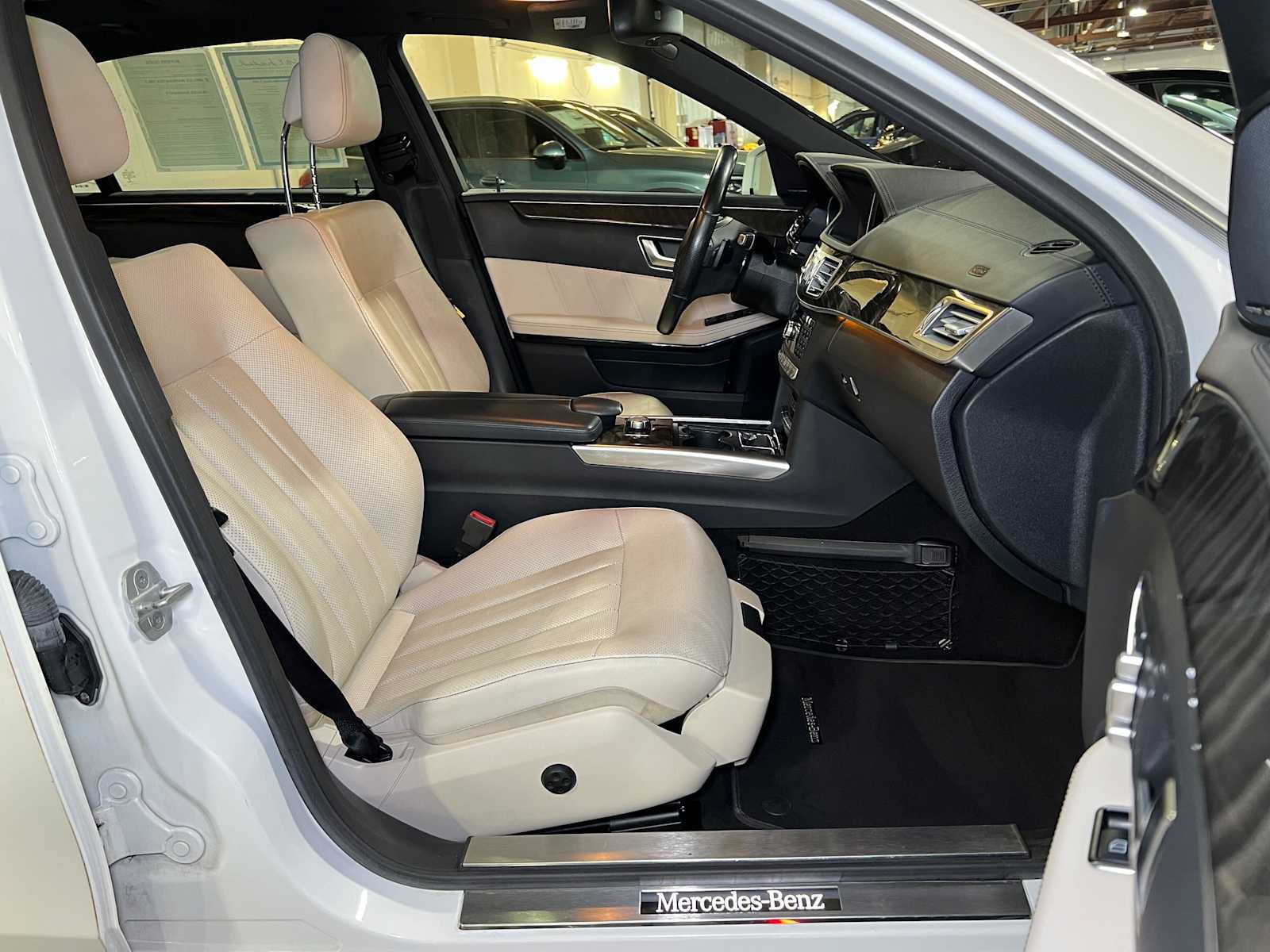 Used 2015 Mercedes-Benz E 400 4MATIC Sedan image 12