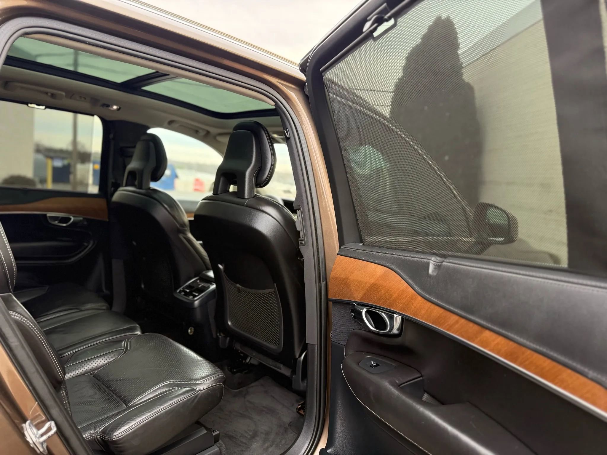 Used 2016 Volvo XC90 T6 Inscription w/ Vision Package image 12