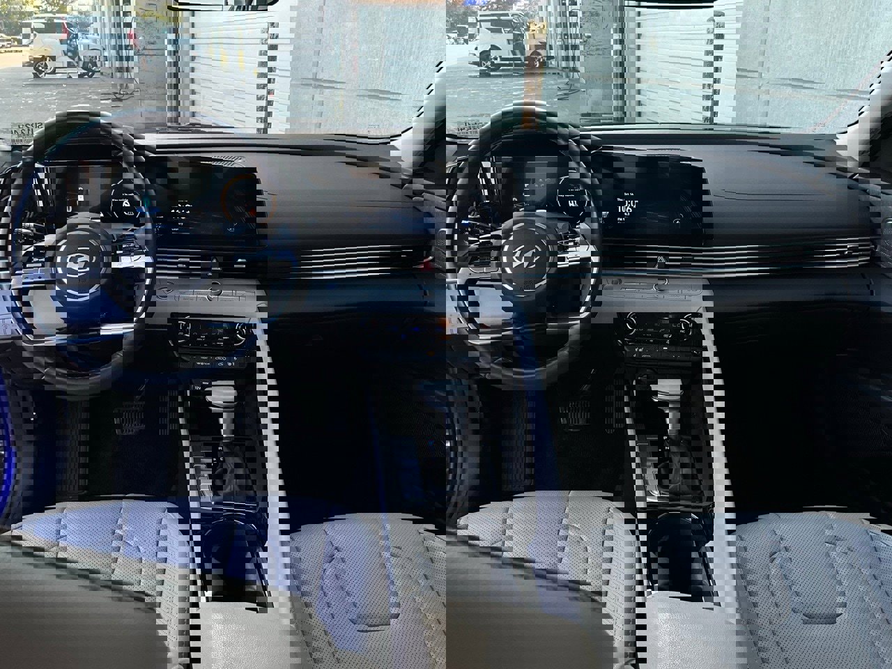 Used 2025 Hyundai Elantra Limited image 12