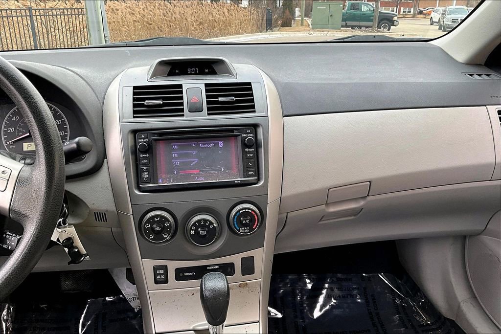 Used 2013 Toyota Corolla LE w/ Premium Pkg image 19