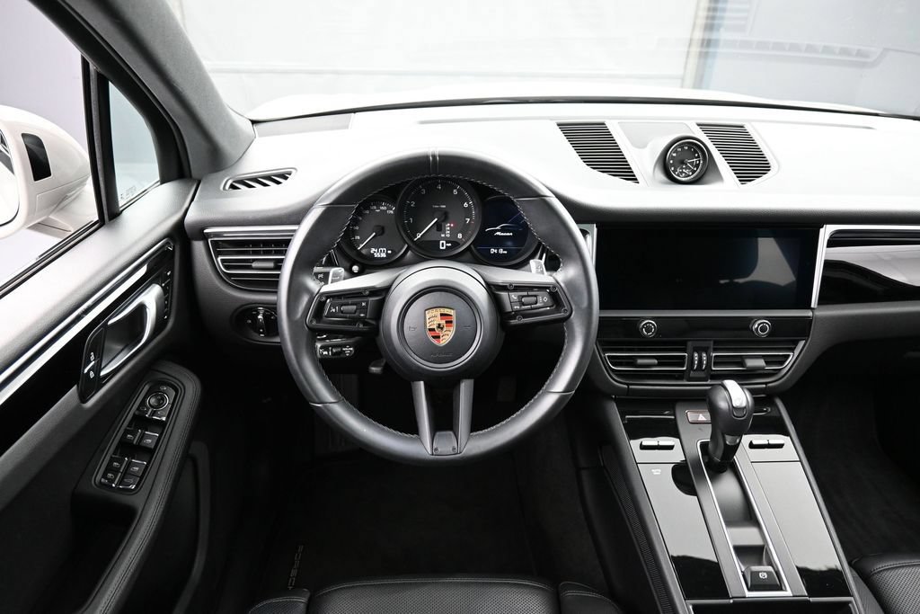 Certified 2023 Porsche Macan Turbo AWD/4WD image 17
