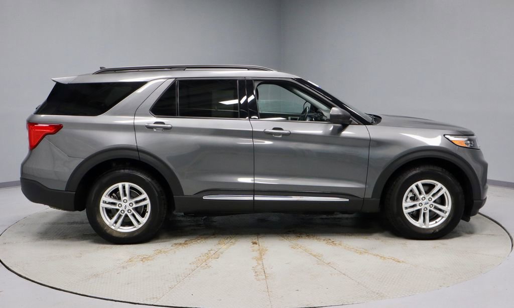 Used 2023 Ford Explorer XLT w/ Equipment Group 202A AWD/4WD image 6
