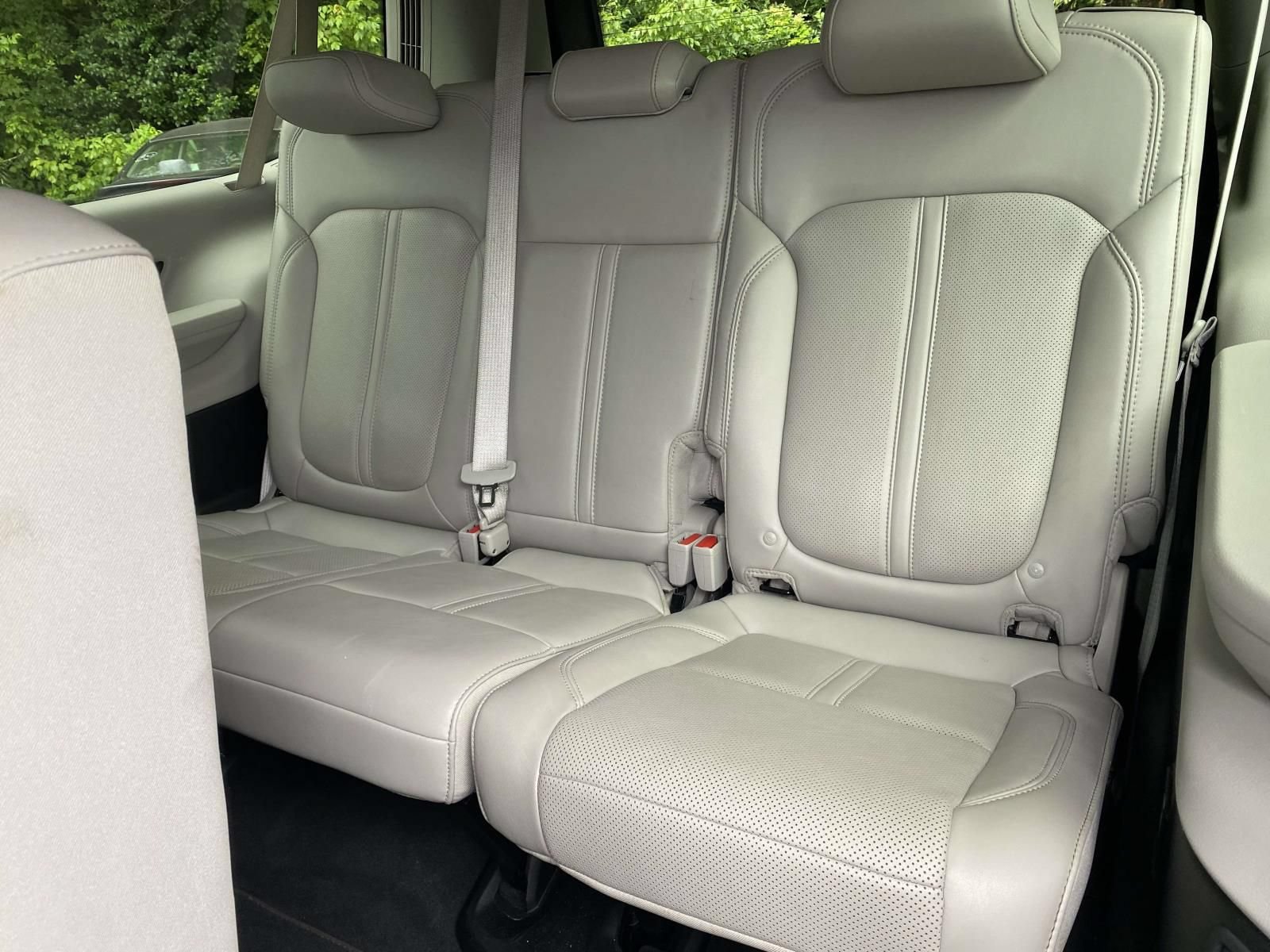 Used 2024 Jeep Wagoneer L Series II w/ Flexible Seating Group AWD/4WD image 13