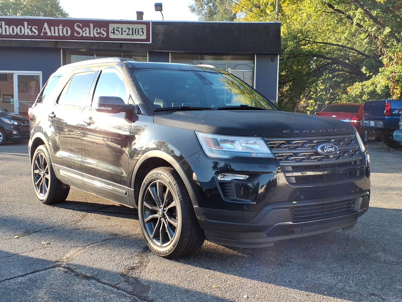 Used 2019 Ford Explorer XLT w/ Equipment Group 202A AWD/4WD image 4