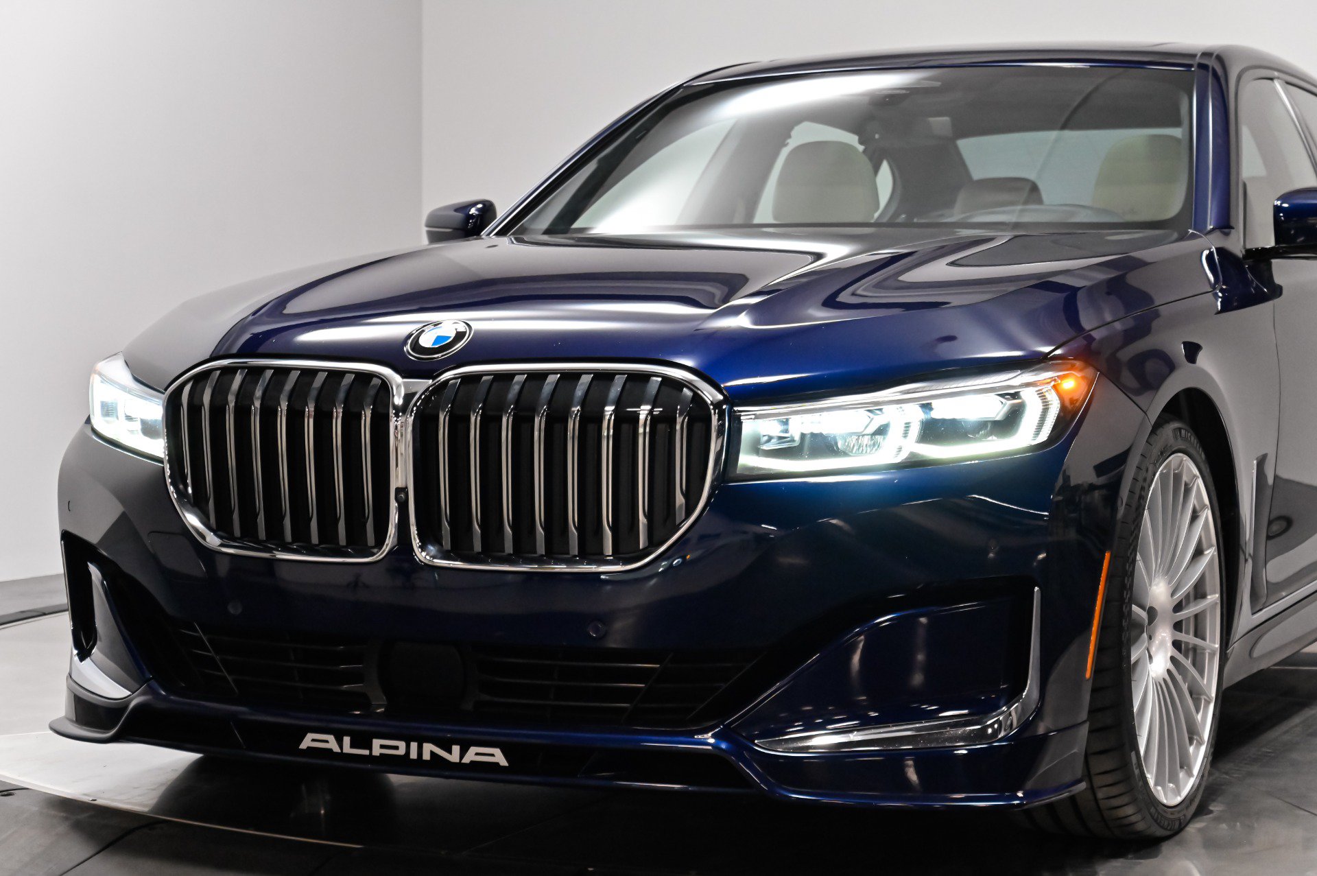 Used 2022 BMW ALPINA B7 xDrive AWD/4WD image 58