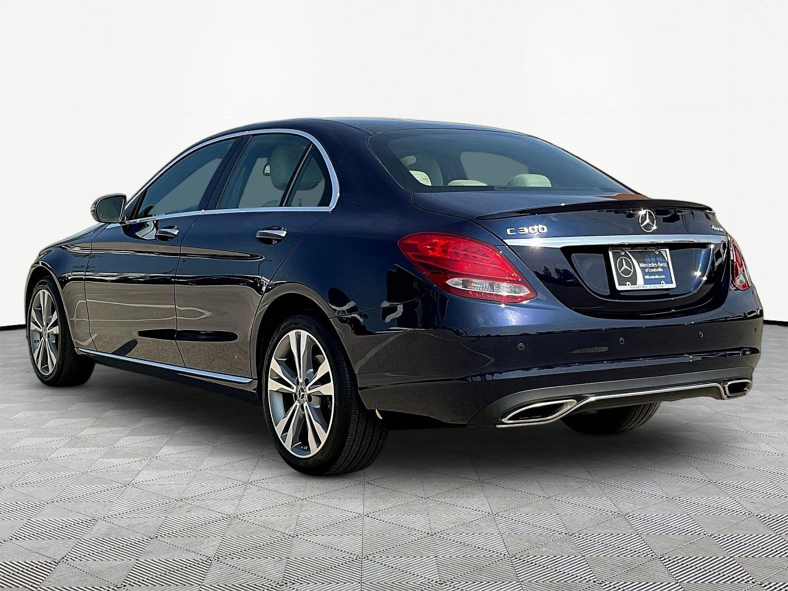 Used 2018 Mercedes-Benz C 300 4MATIC Sedan image 4