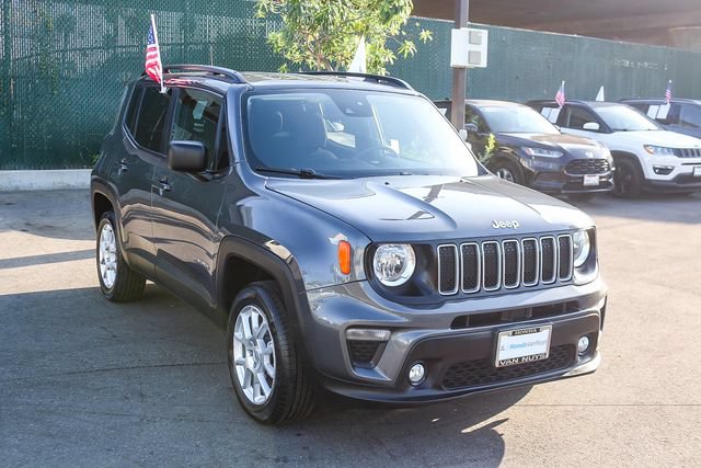 Used 2022 Jeep Renegade Latitude AWD/4WD image 3