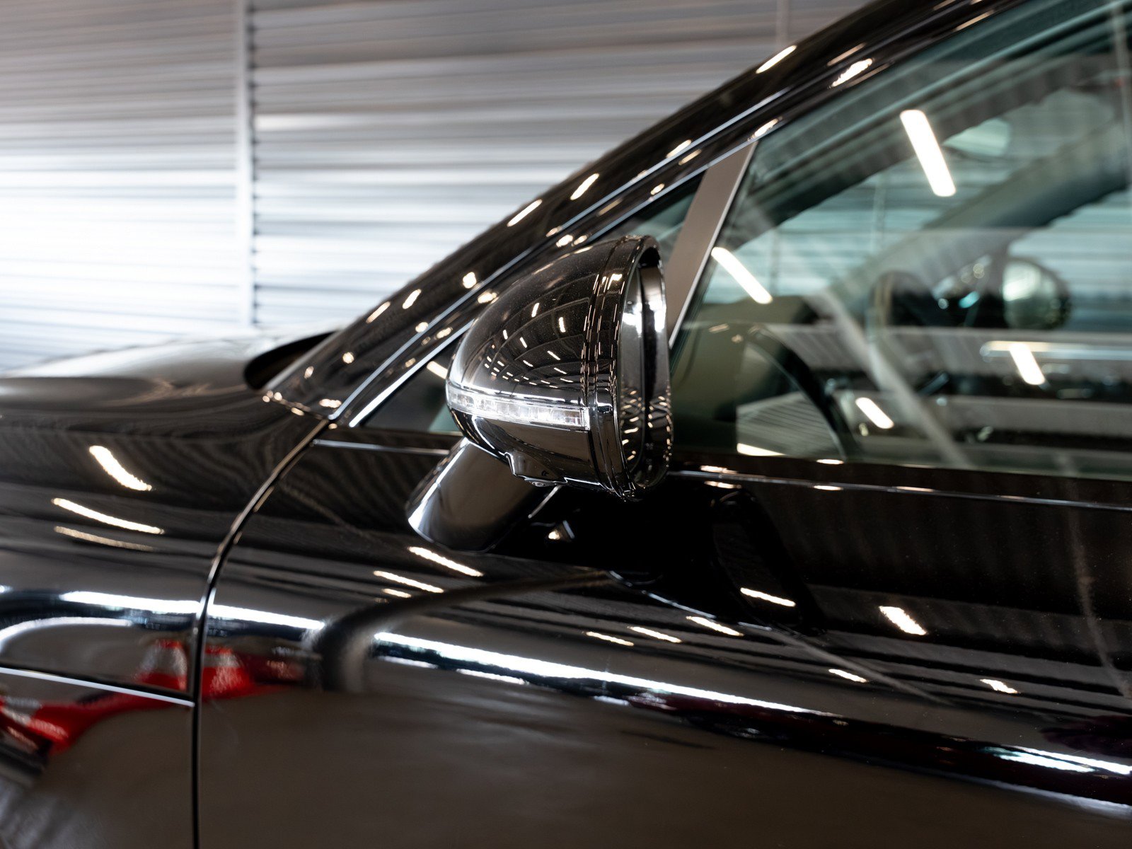 Certified 2025 Porsche Macan S image 26