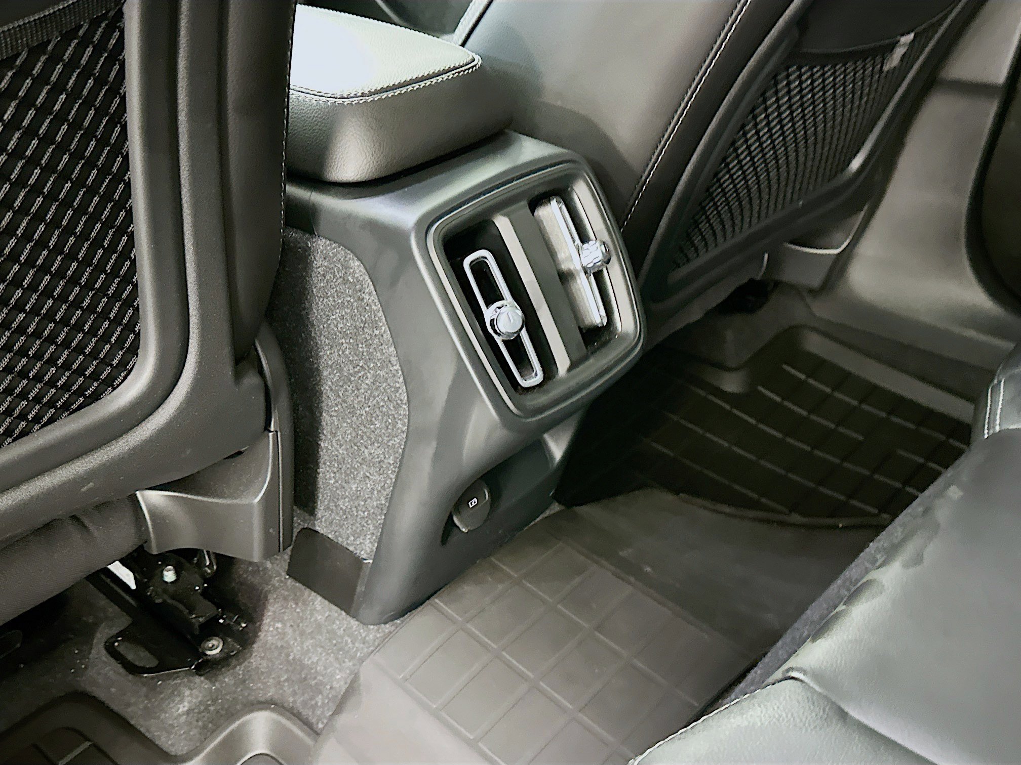 Used 2023 Volvo XC40 B5 Plus w/ Protection Package image 29