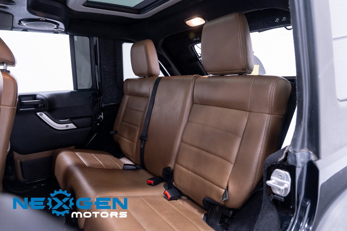 Used 2011 Jeep Wrangler Unlimited Rubicon image 46