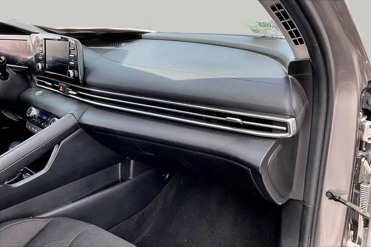 Used 2021 Hyundai Elantra SEL w/ Convenience + Premium Package FWD image 13