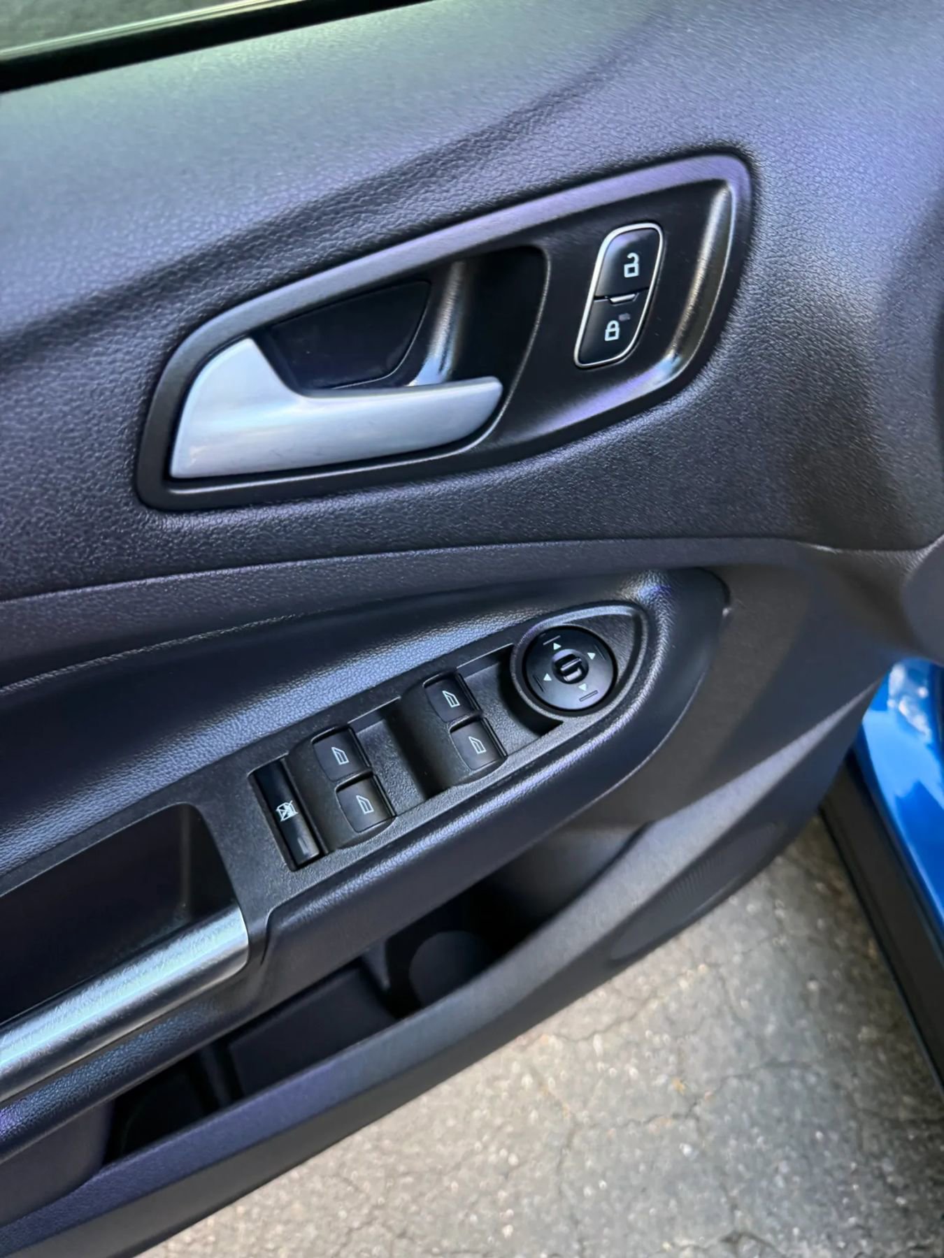 Used 2018 Ford Escape SE image 19